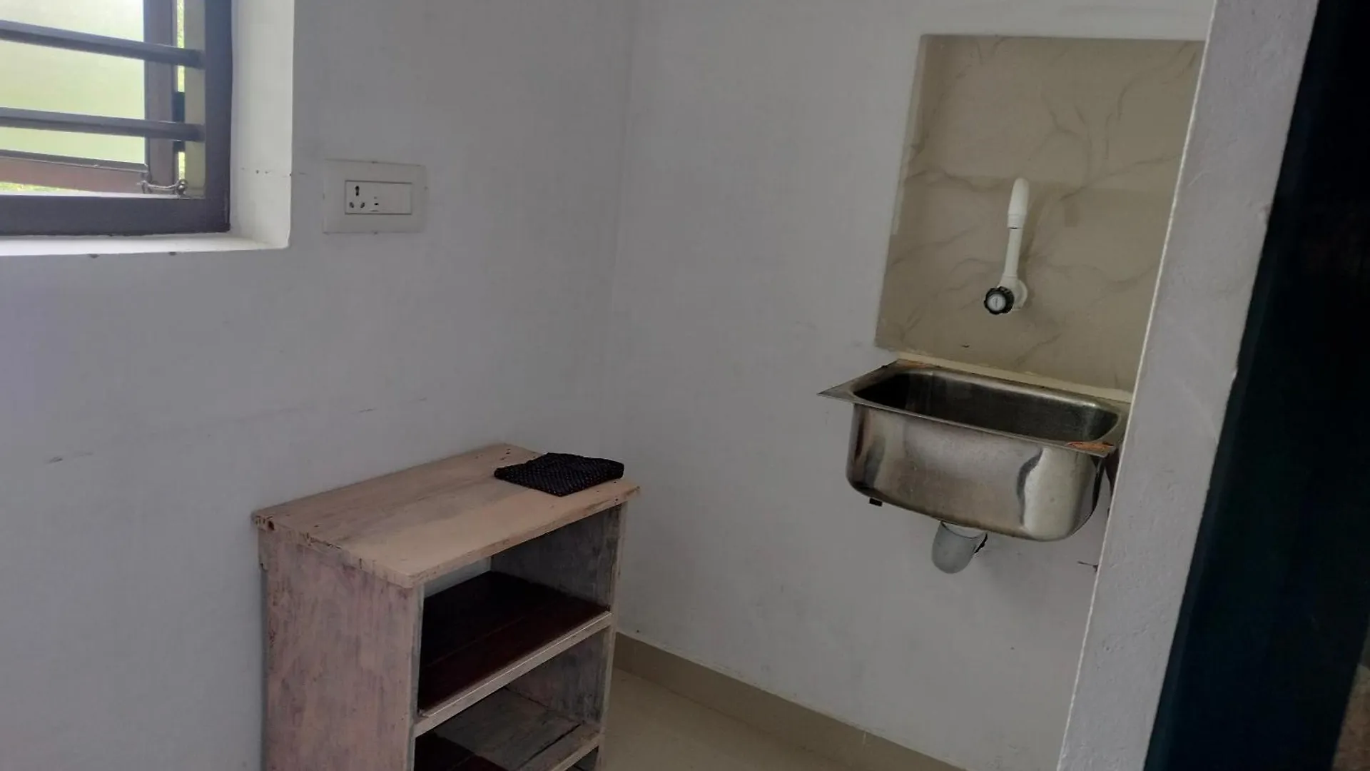 Aswathy Bhavan Vadakkancheri 0*,  Índia